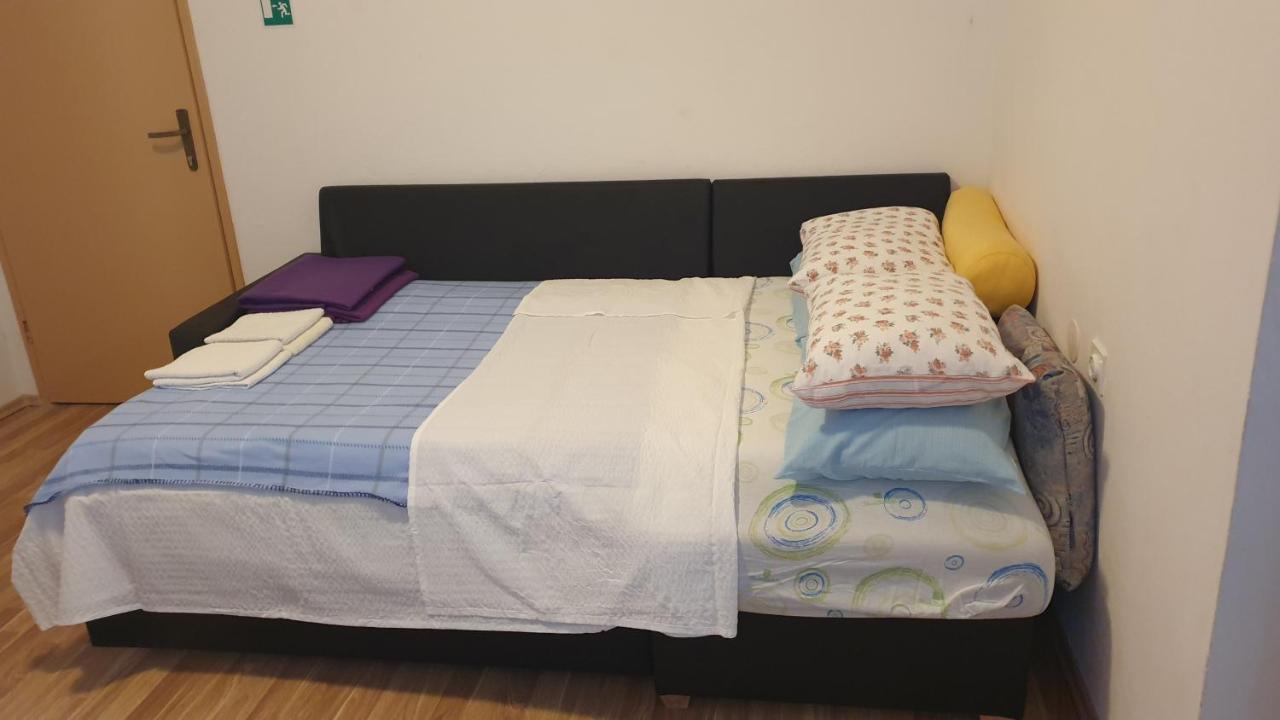 Oaza Apartman Ražanac Kültér fotó