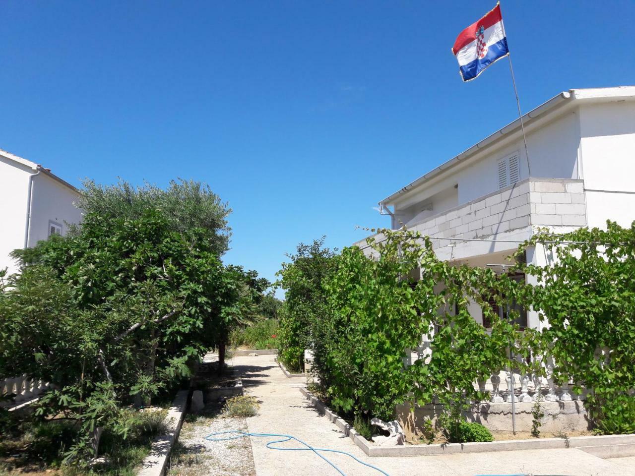 Oaza Apartman Ražanac Kültér fotó